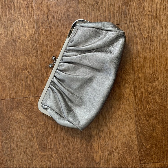 Vintage Y2K Silver LEATHER clutch purse - Picture 10 of 10